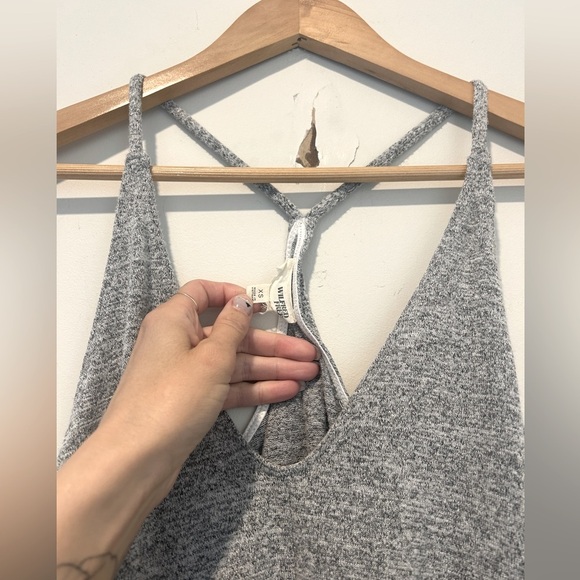 Wilfred Free Flowy Racerback Semi-Cropped Tank Top in Heather Grey ~ size XS - Picture 2 of 6